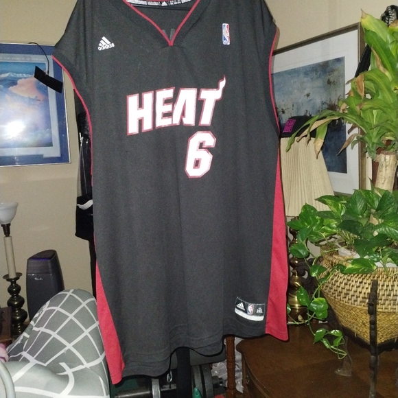 LeBron James Adidas 3XL Jersey - Picture 3 of 8